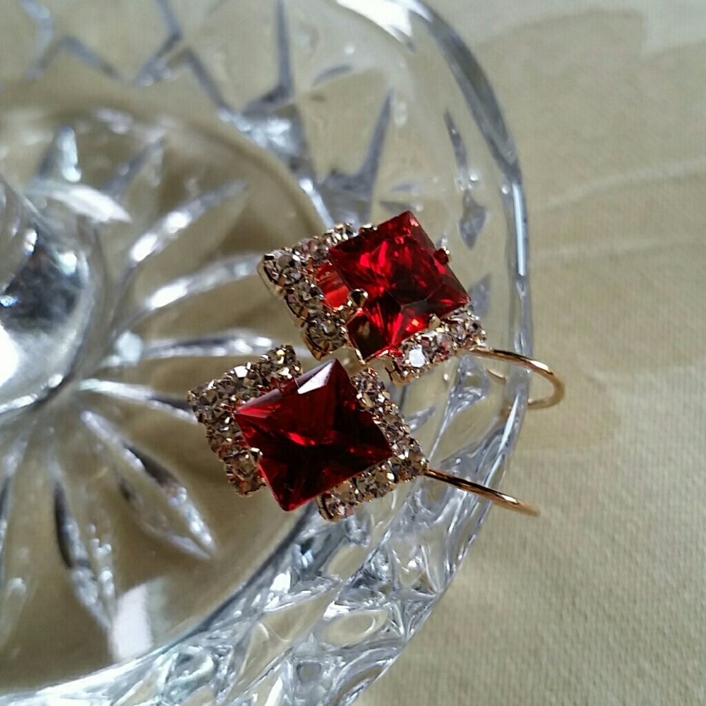 NEW EARRINGS - Picture 2 of 3
